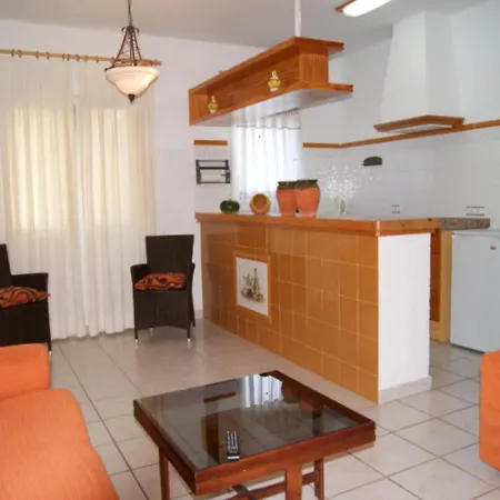 0303 Ciruela Βίλα